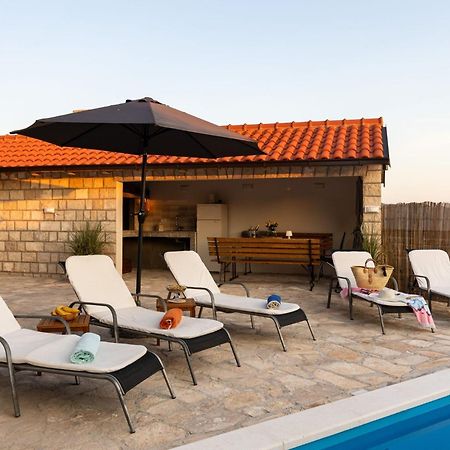 Villa Source With Private Pool Pridvorje Exteriör bild